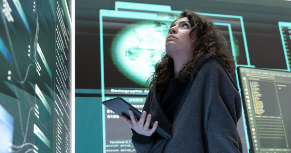 La IA distorsiona las noticias: el 45% de los contenidos generados son imprecisos o falsos thumbnail