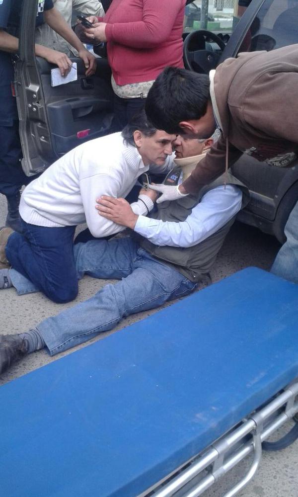 Jorge Ahualli, camarógrafo de CCC, fue agredido tras filmar la entrega de bolsones (Foto: gentileza @RosaliaCazorla)