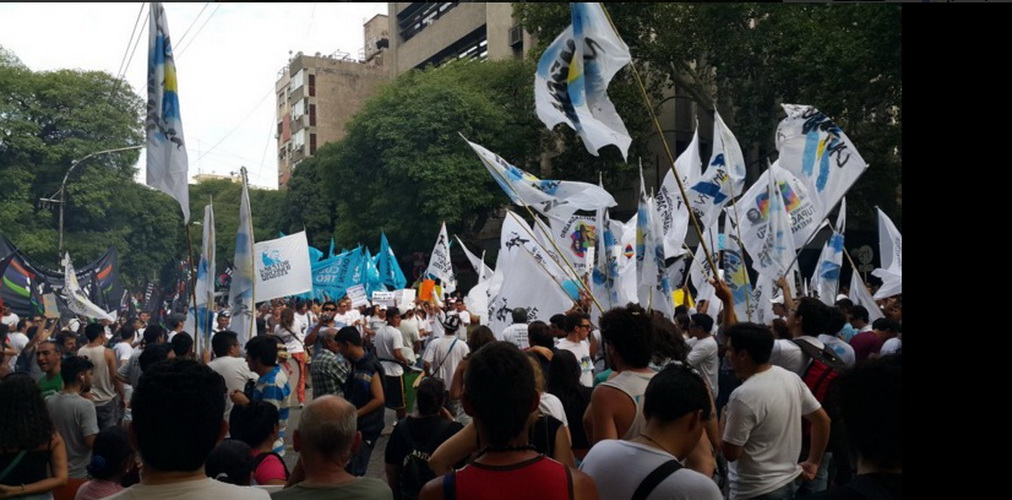 Protesta en el centro de Mendoza en apoyo a Milagro Sala. Fuente: @elobservador