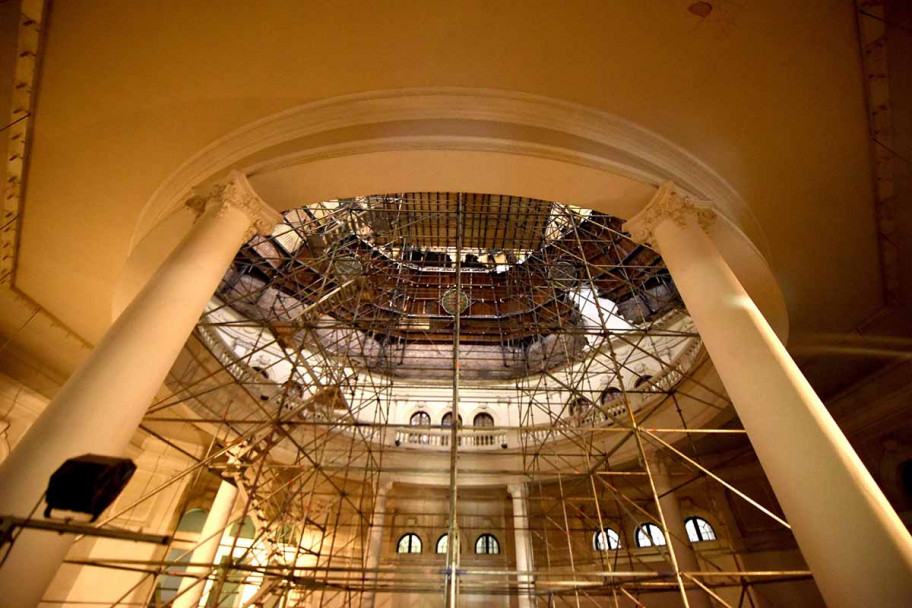 imagen Comenzó la restauración de los vitrales en la cúpula del ECA