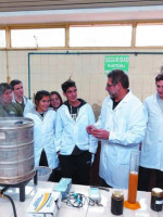 DEL ARROPE DE UVA SALIÓ LA CERVEZA DEL LICEO