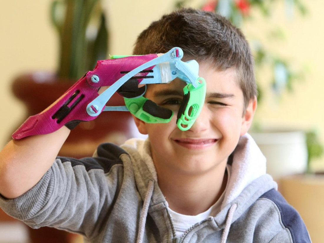 Estudiante de la UNCUYO imprimió una prótesis 3D para un niño sin mano