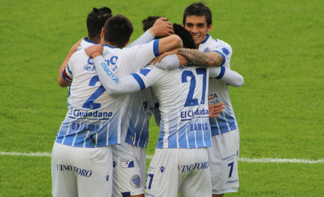 El Lobo platense visita al Tomba