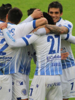 El Lobo platense visita al Tomba