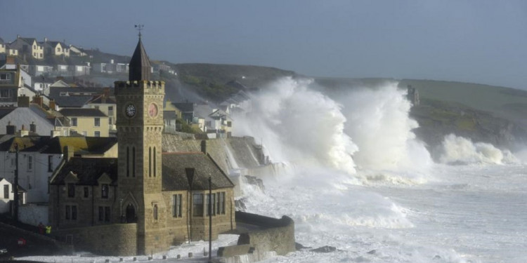 La tormenta más poderosa de Irlanda dejó tres muertos