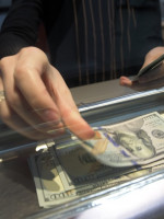 El dólar rozó los $30 en Mendoza
