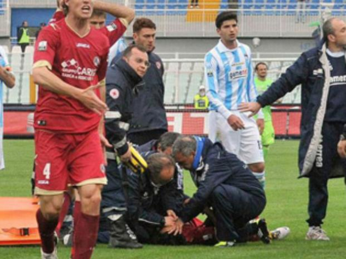 AFA dará desfibriladores a los clubes de fútbol: ¿están capacitados para usarlos?