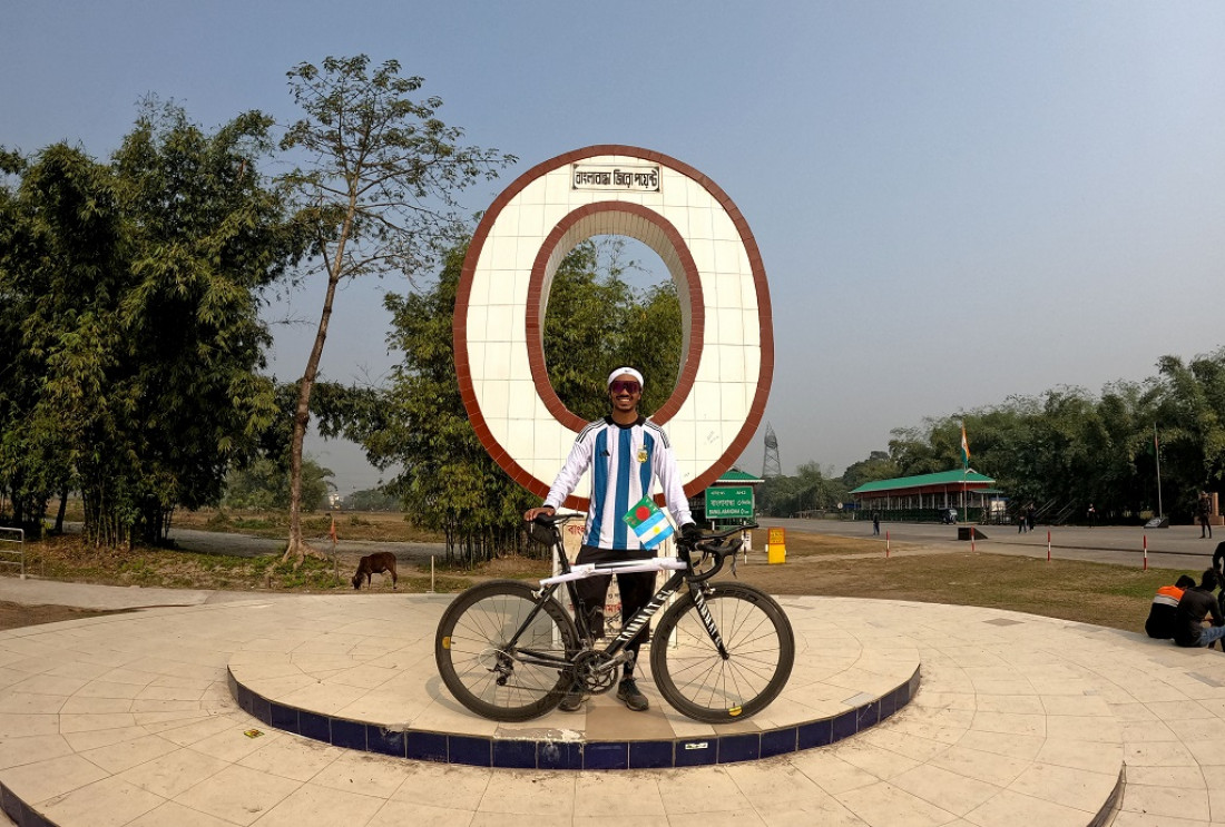  Un ciclista de Bangladesh recorrió 1003 km en su país en honor a Messi 