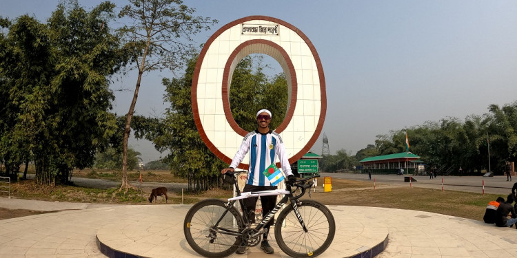  Un ciclista de Bangladesh recorrió 1003 km en su país en honor a Messi 