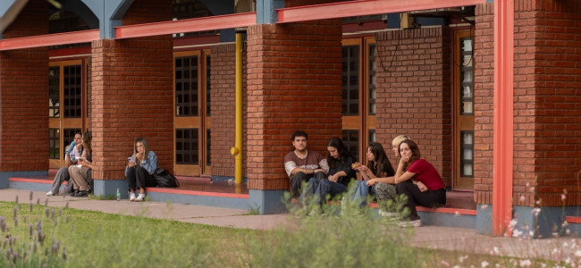 El trabajo y las tareas de cuidado reconfiguran la trayectoria académica en la universidad
