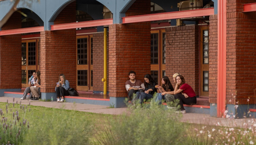 imagen que ilustra noticia El trabajo y las tareas de cuidado reconfiguran la trayectoria académica en la universidad