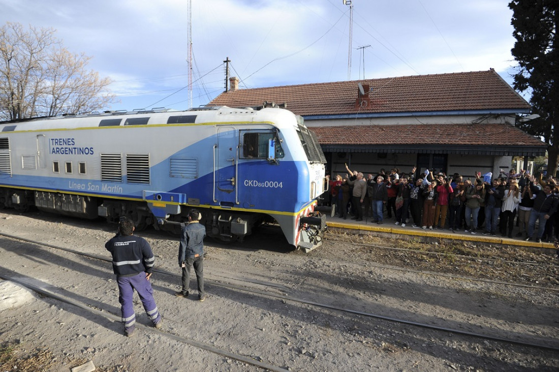 El primer tren que llegó a Mendoza completó su regreso a Buenos Aires