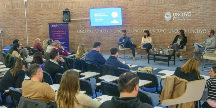 Referentes de los sectores público, privado y científico analizaron el futuro de la vinculación