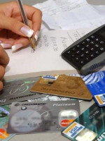 Crece el endeudamiento y alertan por el mal uso de tarjetas de crédito