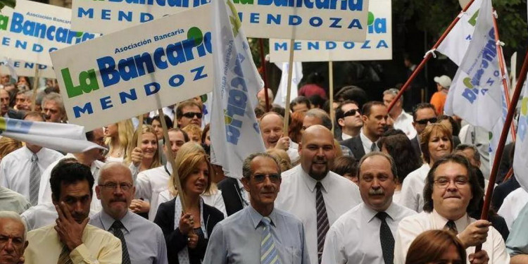 El gremio bancario reitera hoy sus asambleas por tres horas