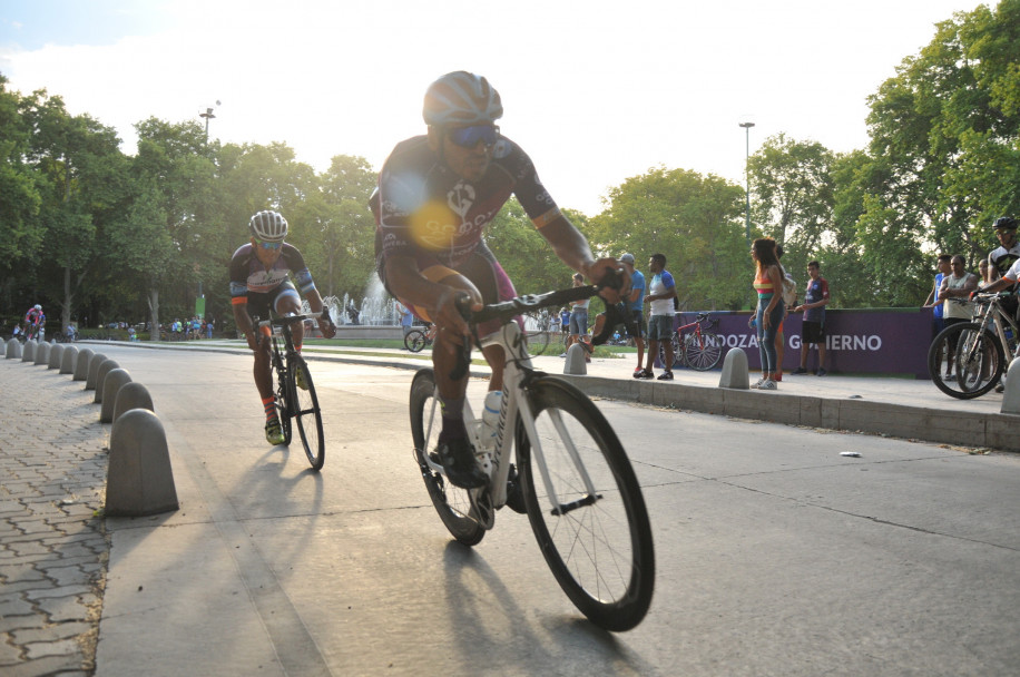 imagen El inicio de la Vuelta Ciclística de Mendoza en 20 imágenes