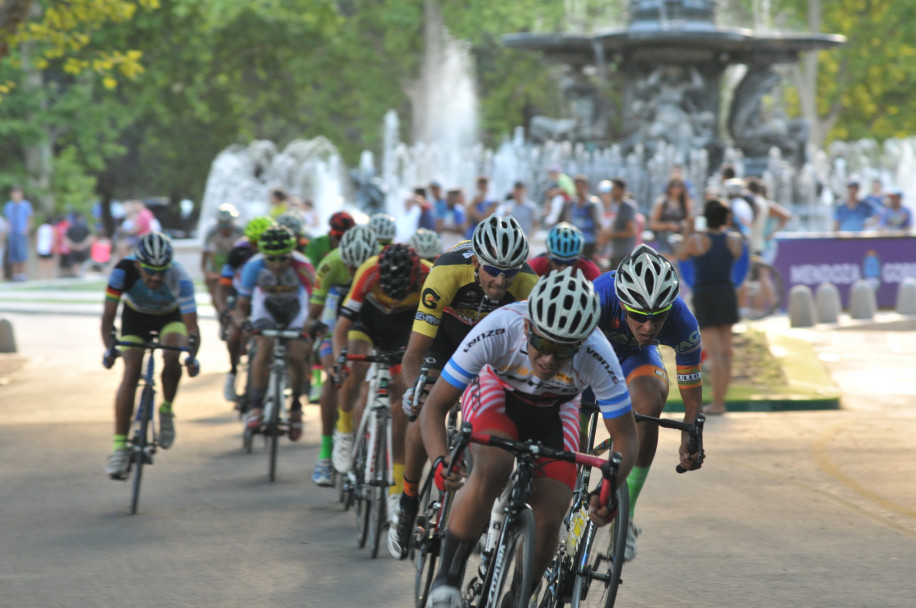 imagen El inicio de la Vuelta Ciclística de Mendoza en 20 imágenes