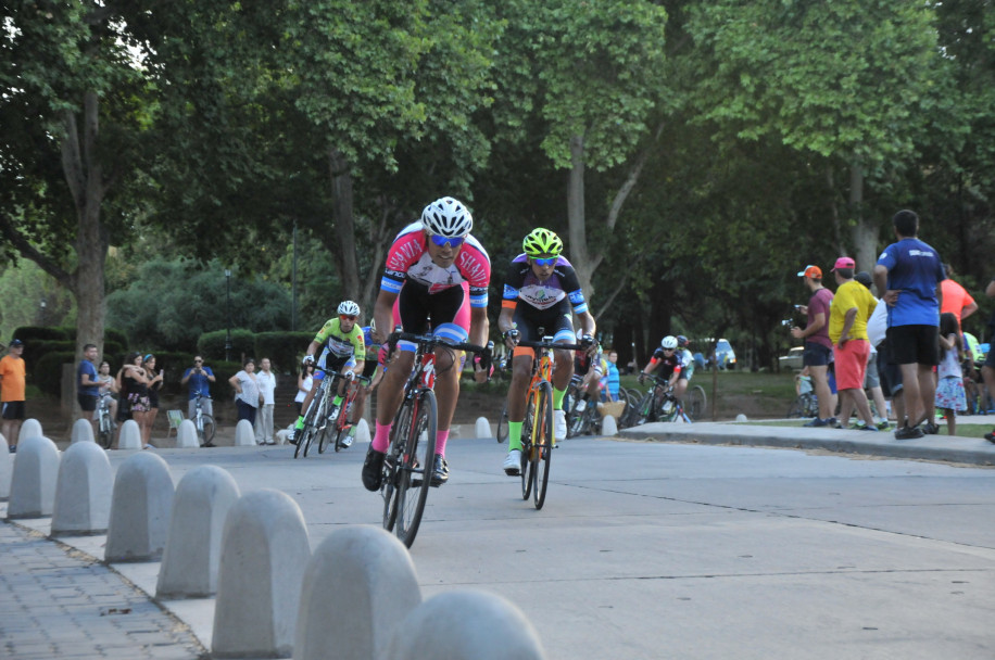 imagen El inicio de la Vuelta Ciclística de Mendoza en 20 imágenes