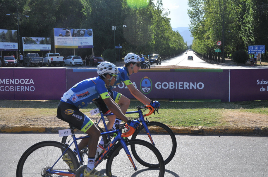 imagen El inicio de la Vuelta Ciclística de Mendoza en 20 imágenes