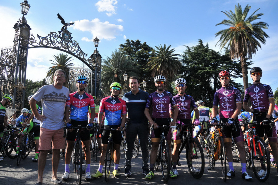 imagen El inicio de la Vuelta Ciclística de Mendoza en 20 imágenes