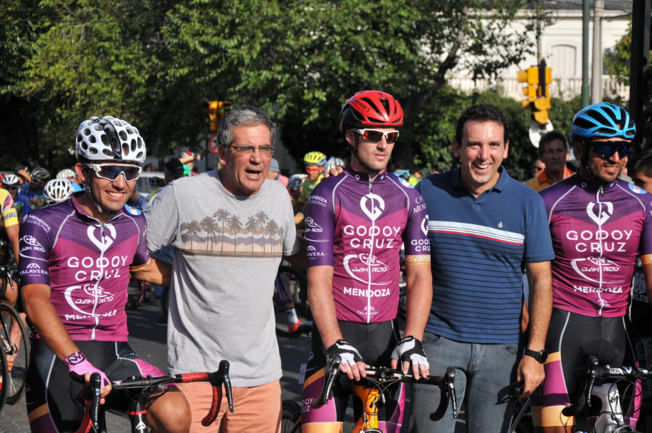 imagen El inicio de la Vuelta Ciclística de Mendoza en 20 imágenes