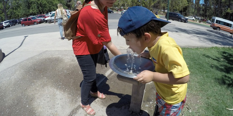 Rige una alerta roja en Mendoza y continúa el calor extremo en 14 provincias del país