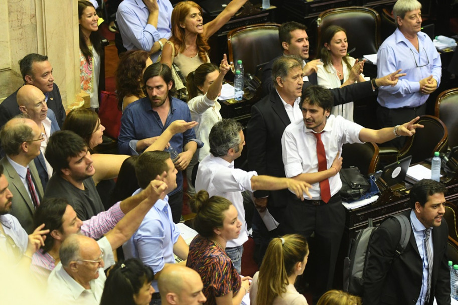 imagen Fotogalería: Un día de furia en el Congreso