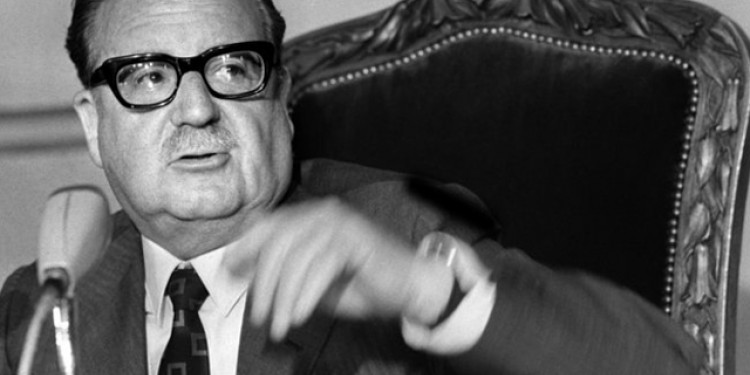 Chile: un peritaje confirma que Allende se suicidó en 1973