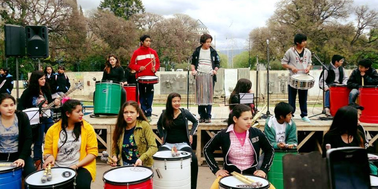 Talleres en la Escuela Eva Perón: conocer la música y experimentarla