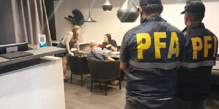 Investigan a una organización que ofrece paquete turístico de parto con pasaporte a embarazadas rusas