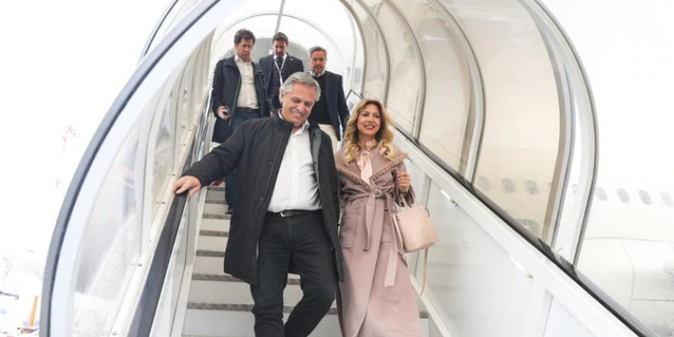 Fernández terminó su gira por Europa y regresó al país