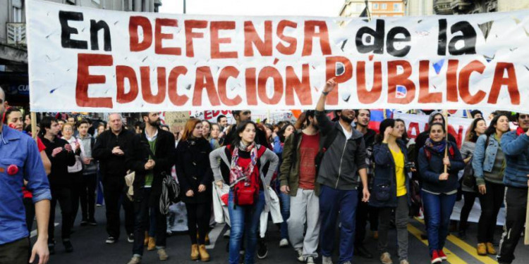 Movilización en Defensa de la Educación Pública