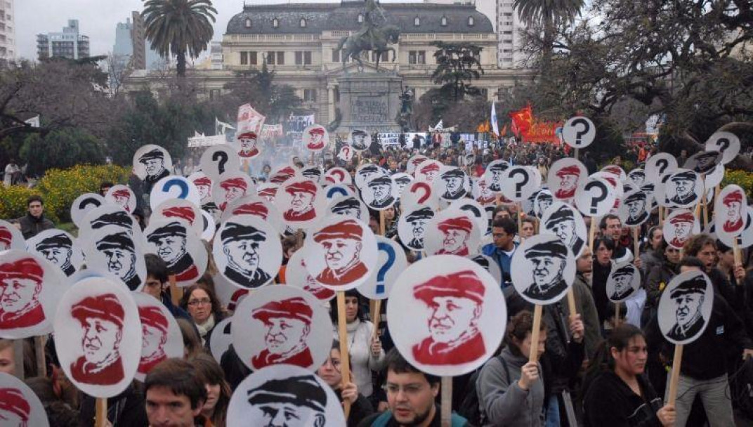 imagen El grito, en imágenes, de los desaparecidos en democracia