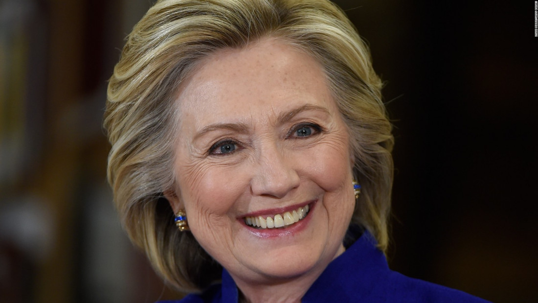 A días de las elecciones, Clinton lidera en las encuestas