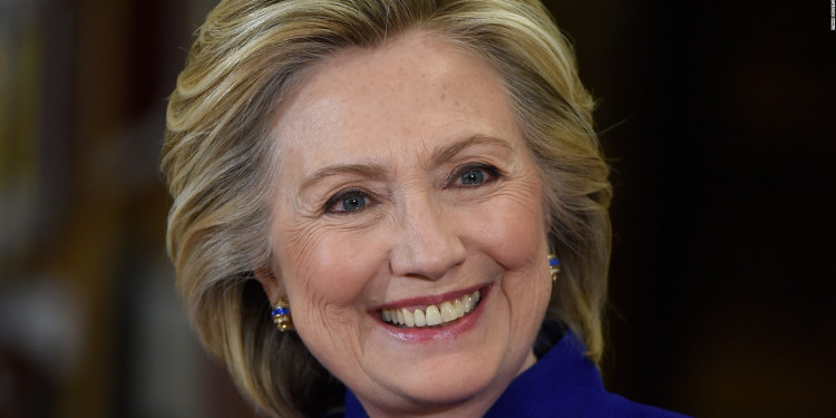 A días de las elecciones, Clinton lidera en las encuestas