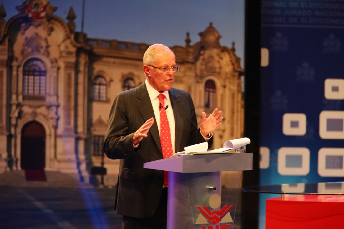 Kuczynski roza el triunfo en las elecciones de Perú