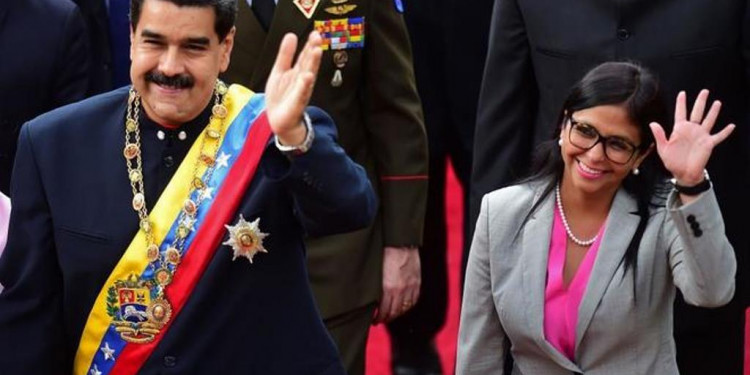 Maduro renovó, sin caras nuevas, su gabinete de gobierno