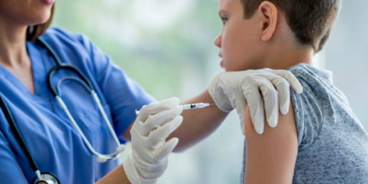 Multarán a los adultos que no vacunen a niños y niñas a cargo