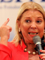 De Carrió a Macri: "No volvamos al pasado"