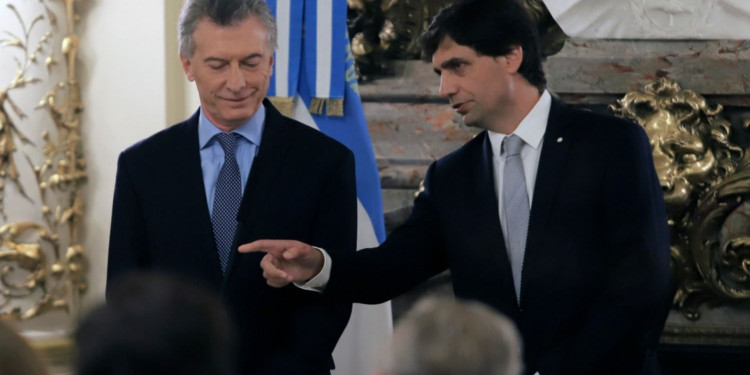 Macri reestablece el control de cambios para contener la crisis