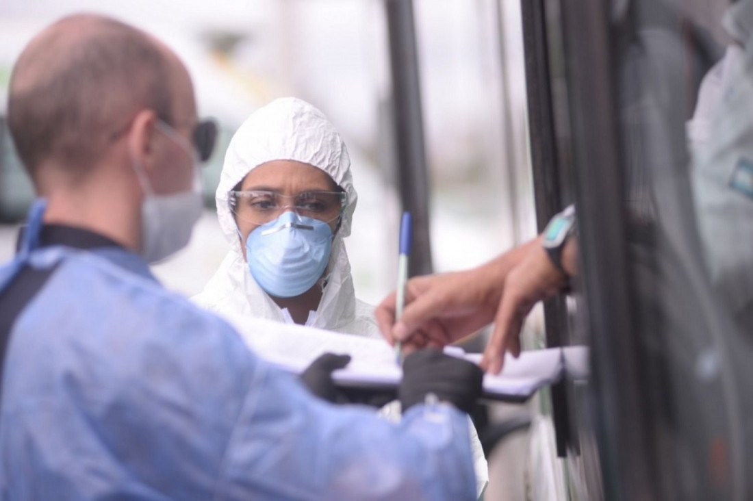 Primera línea contra la pandemia: los profesionales de la salud piden ser cuidados