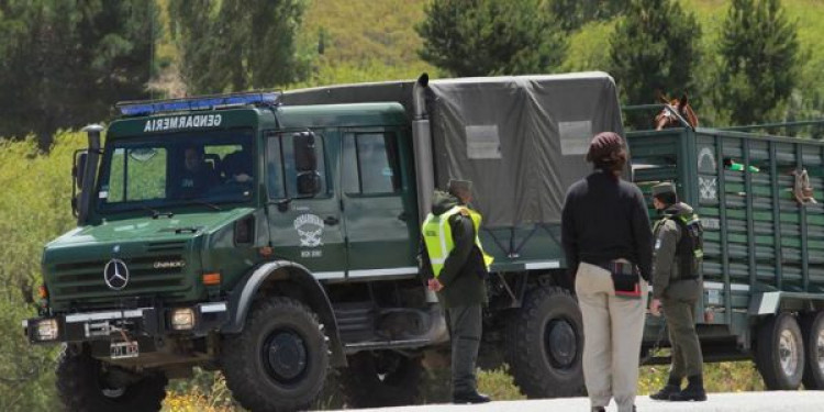 Otra represión a los mapuches que disputan un terreno con Benetton