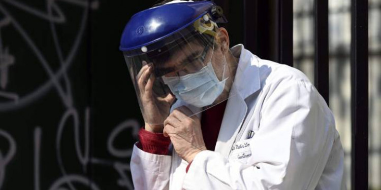 Informaron 105 nuevos fallecimientos por coronavirus en Argentina