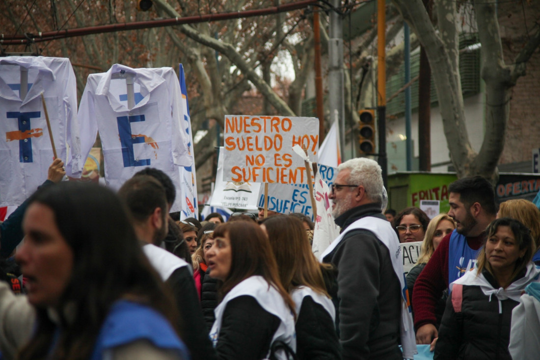 "Es un paro histórico", coinciden los gremios que reclaman urgente recomposición de los salarios