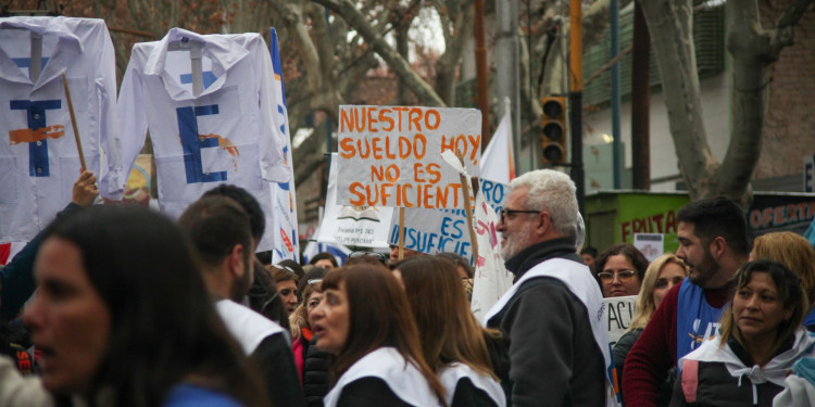 "Es un paro histórico", coinciden los gremios que reclaman urgente recomposición de los salarios