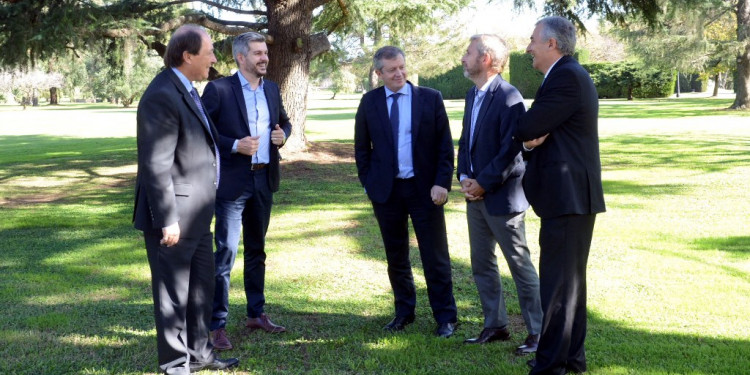 Con una reunión en Olivos, debutó la nueva mesa política