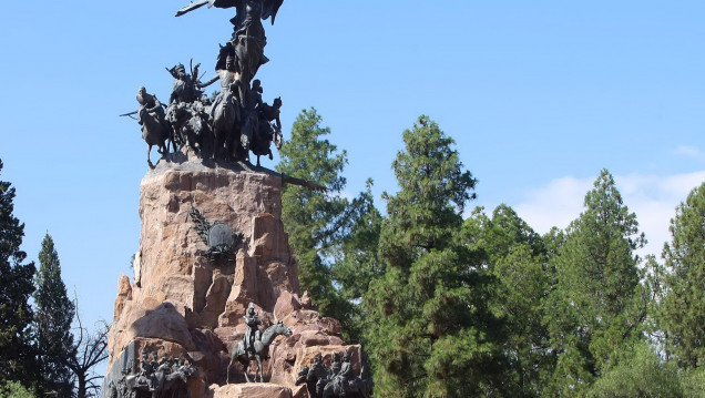 imagen Cerro de la Gloria inhabilitado por derrumbes