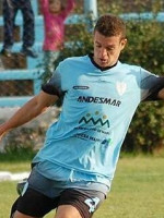 Orué: "Huracán puede pelear allá arriba y soñar con un ascenso"