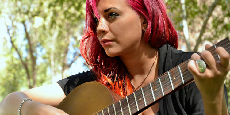 Lúa Castro: "Amo vivir de la música"