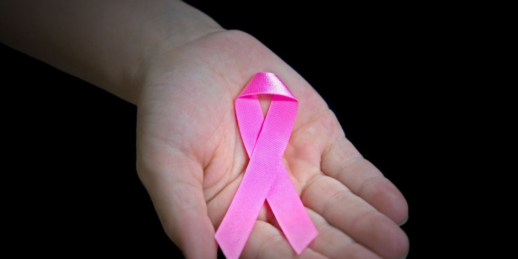 El cáncer de mama en hombres se diagnostica tarde por desinformación